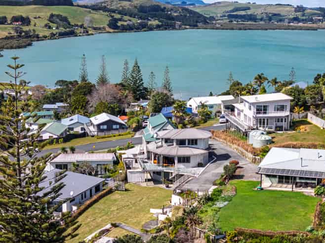 54 Peninsula Parade, Hihi