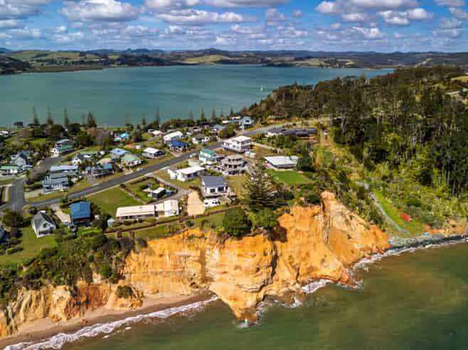 54 Peninsula Parade, Hihi