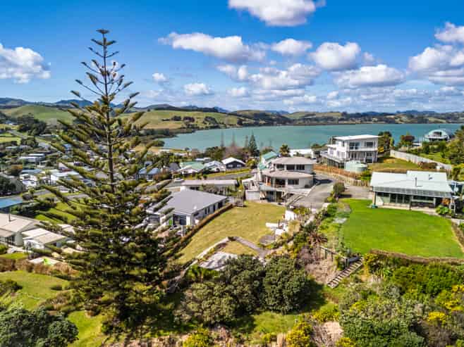 54 Peninsula Parade, Hihi
