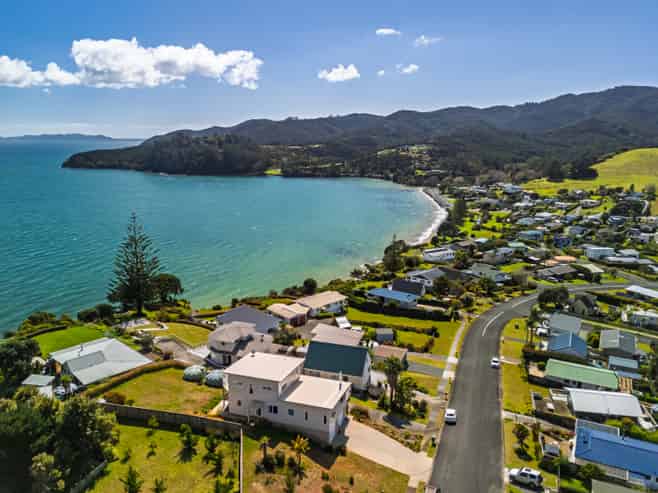 54 Peninsula Parade, Hihi