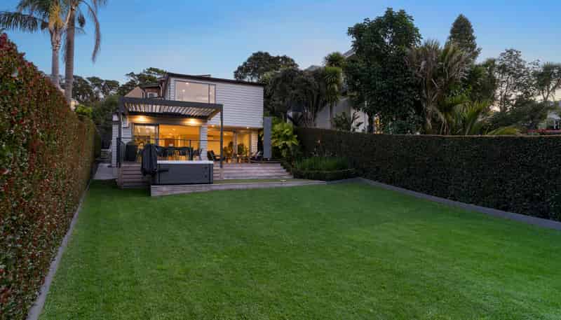 1A Lyons Avenue, Murrays Bay