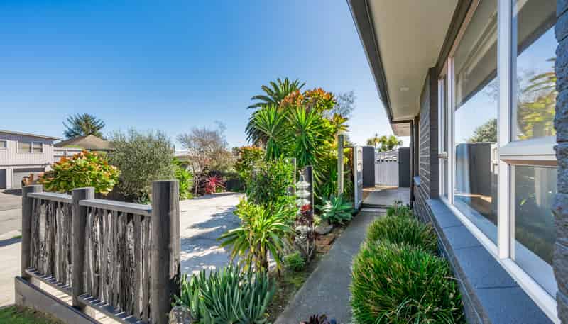 13 Chums Road, Paraparaumu Beach