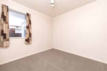 2/12 Caxton Street, Onekawa