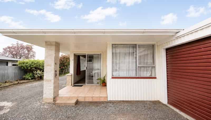 2/12 Caxton Street, Onekawa