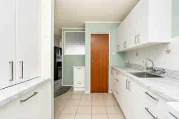 2/12 Caxton Street, Onekawa