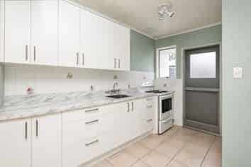 2/12 Caxton Street, Onekawa