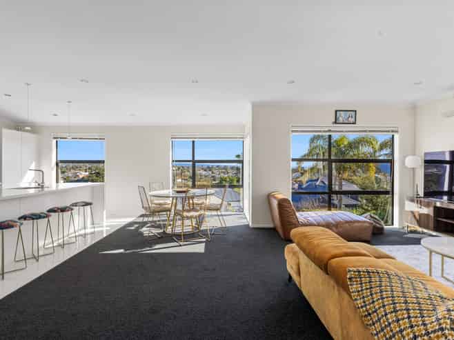 78 Pemberton Avenue, Bayview