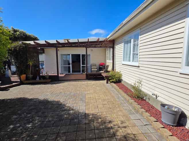 32 Horokiwi Road West, Newlands