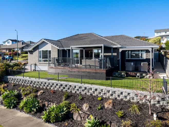 172 Pinecrest Drive, Gulf Harbour