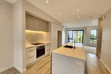 6/35 Marine Parade, Hobsonville
