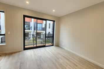 6/35 Marine Parade, Hobsonville