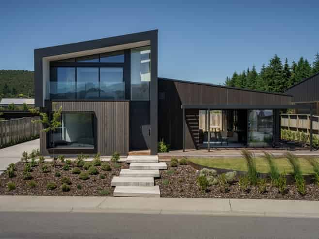 16 Robrosa Street, Wanaka