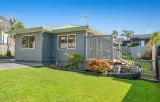 2/45 Unsworth Drive, Unsworth Heights