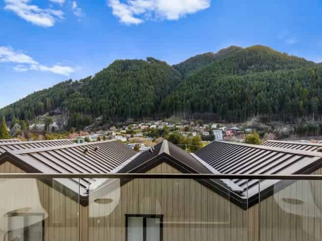 15 A&B/135 Hallenstein Street, Queenstown