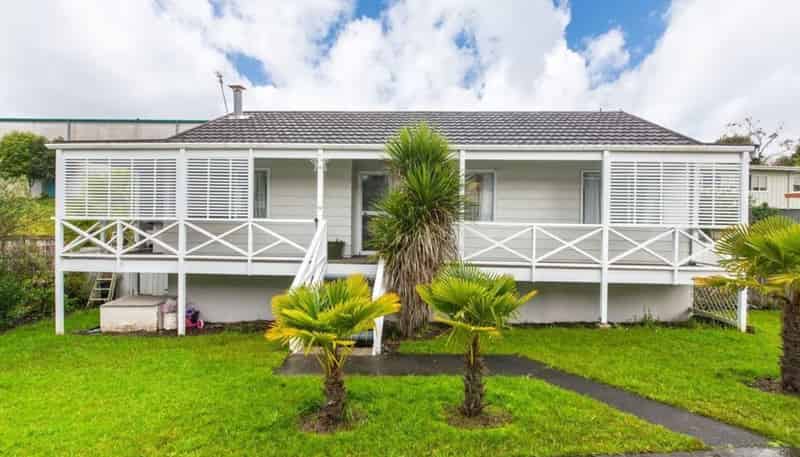 19 Meadowvale Rise, Titirangi