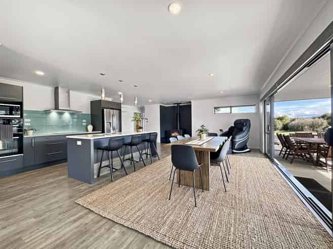12 Lacebark Drive, Kinloch