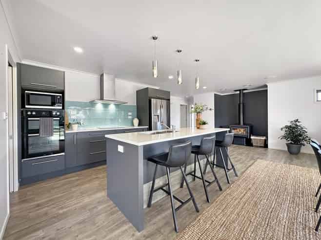 12 Lacebark Drive, Kinloch