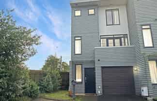 42 Saintly Lane, Avondale