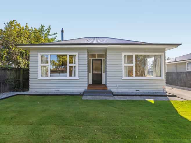 21 Defoe Place, Waltham