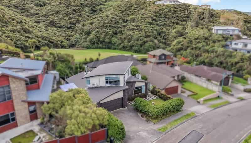 18 Meadowbank Drive, Belmont
