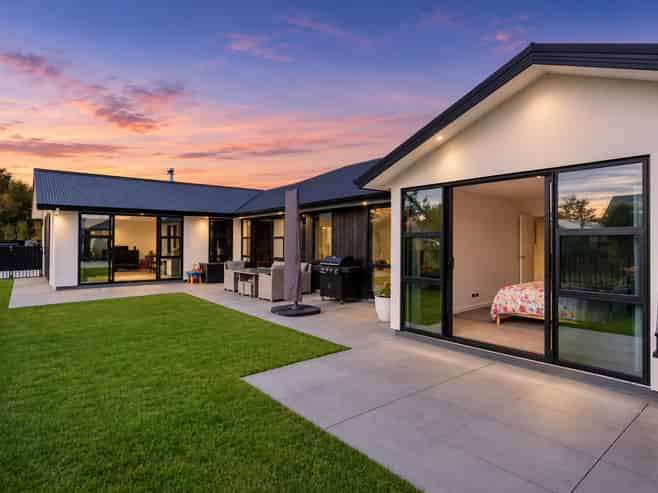 8 Tuwhare Lane, Mosgiel