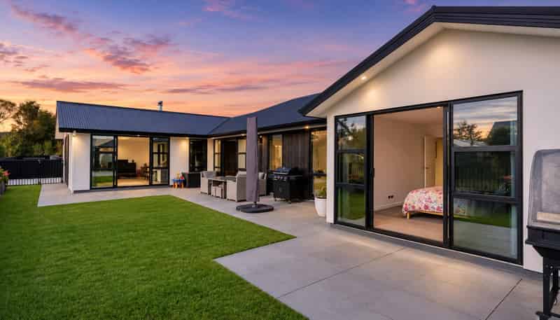 8 Tuwhare Lane, Mosgiel