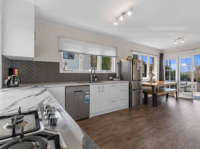 184 Tuhikaramea Road, Dinsdale