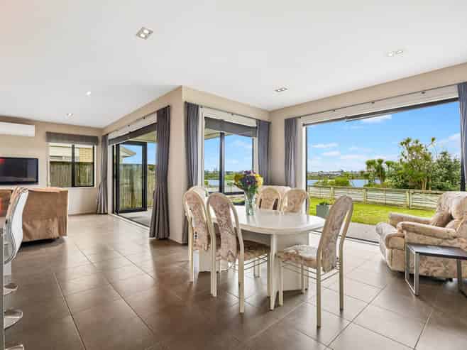 8 Brechin Place, Wattle Downs