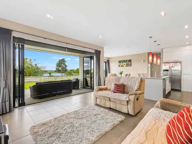 8 Brechin Place, Wattle Downs