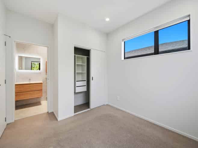 2/25 Hutchinson Avenue, New Lynn