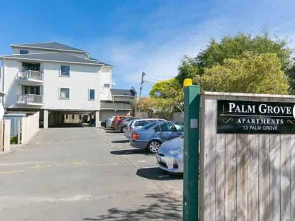 B18/13 Palm Grove, Berhampore