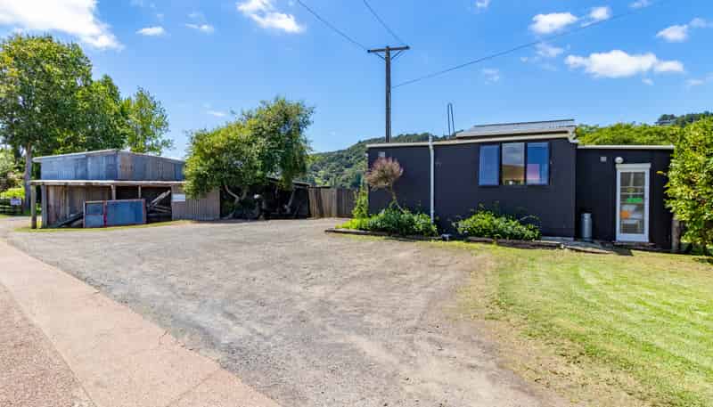 35 & 35A Cane Road, Waimauku