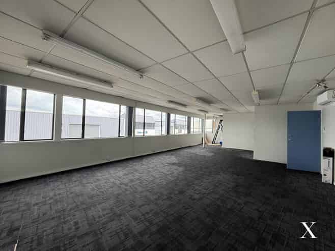 1,053sqm Mt Wellington Unit  - 20 Car Parks 