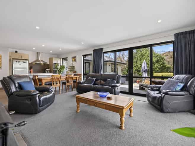 10 Cove Lane, Mount Creighton