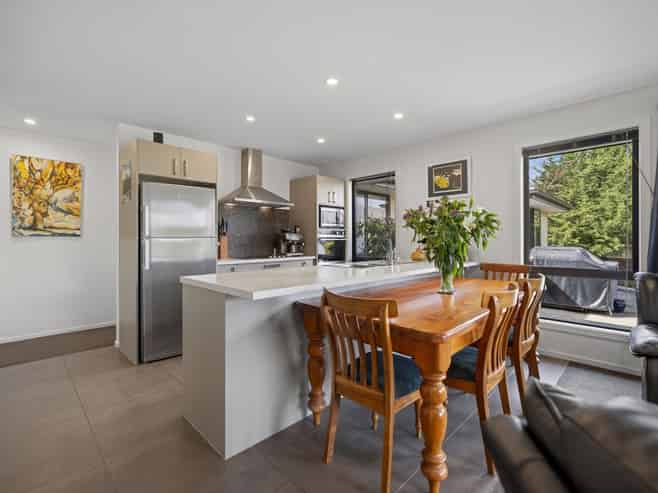 10 Cove Lane, Mount Creighton