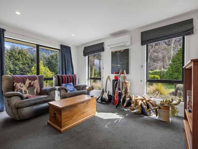 10 Cove Lane, Mount Creighton
