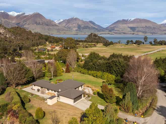 10 Cove Lane, Mount Creighton