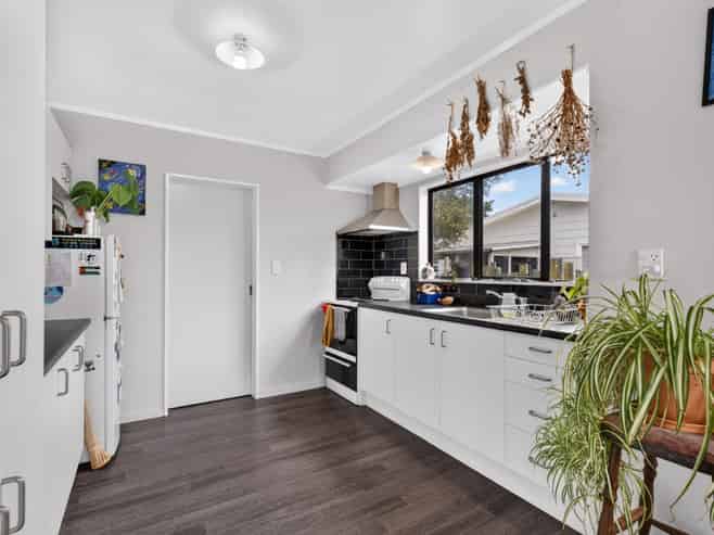 28 Cranby Crescent, Onekawa