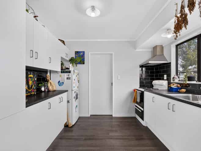 28 Cranby Crescent, Onekawa