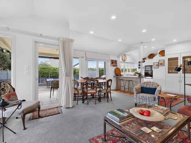 8 Phoenix Place, Havelock North