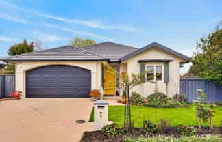 8 Phoenix Place, Havelock North