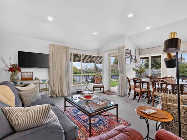 8 Phoenix Place, Havelock North