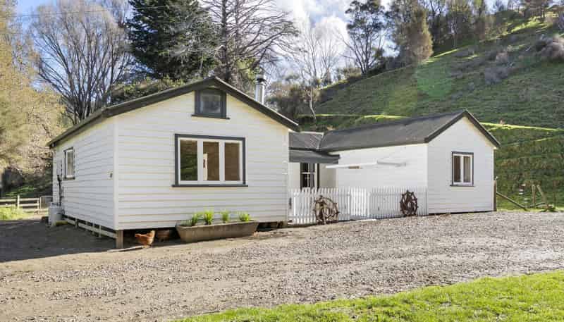 100 Adams Peak Road, Masterton