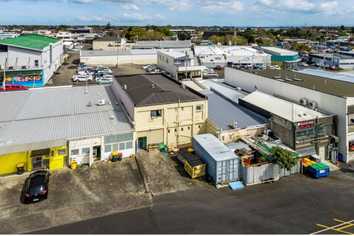 VACANT POSSESSION – DUAL INCOME OPPORTUNITY   45 O'Shannessey Street, Papakura