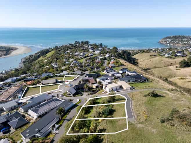 8 Ararat Lane, Clifton