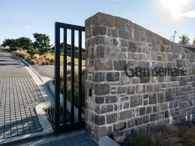 8 Ararat Lane, Clifton