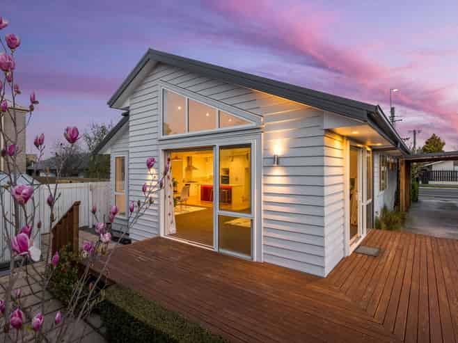 139 Edgeware Road, Saint Albans