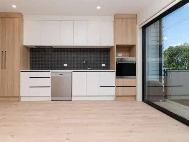 2/56 Salisbury Road, Birkdale
