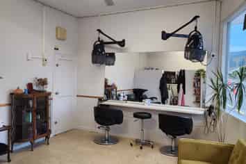 SALON - set up and ready to go