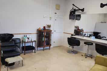 SALON - set up and ready to go